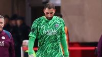 Imagem forte: goleiro do PSG “rasga” o rosto após pisão e leva dez pontos
