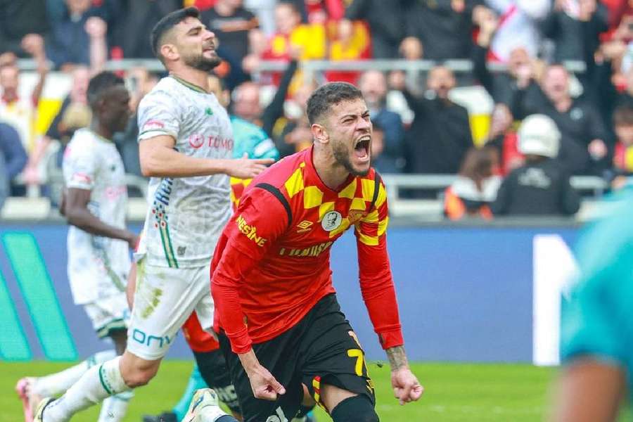 Rômulo tem aproveitado bem as oportunidades como titular no Goztepe Rômulo tem aproveitado bem as oportunidades como titular no Goztepe