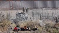 Guardas disparam gás lacrimogêneo contra imigrantes na fronteira EUA-México