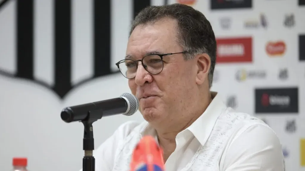 Presidente já definiu o técnico do Santos em 2025 – Foto: Reinaldo Campos/AGIF