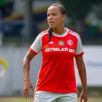 Letícia Monteiro, do Internacional, recebe Bola de Prata e agita colorados: "Você é diferenciada!"