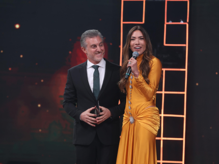 Iniciativas como a do "Domingão com Huck" tornam a televisão mais poderosa 1 Luciano Huck e Patrícia Abravanel