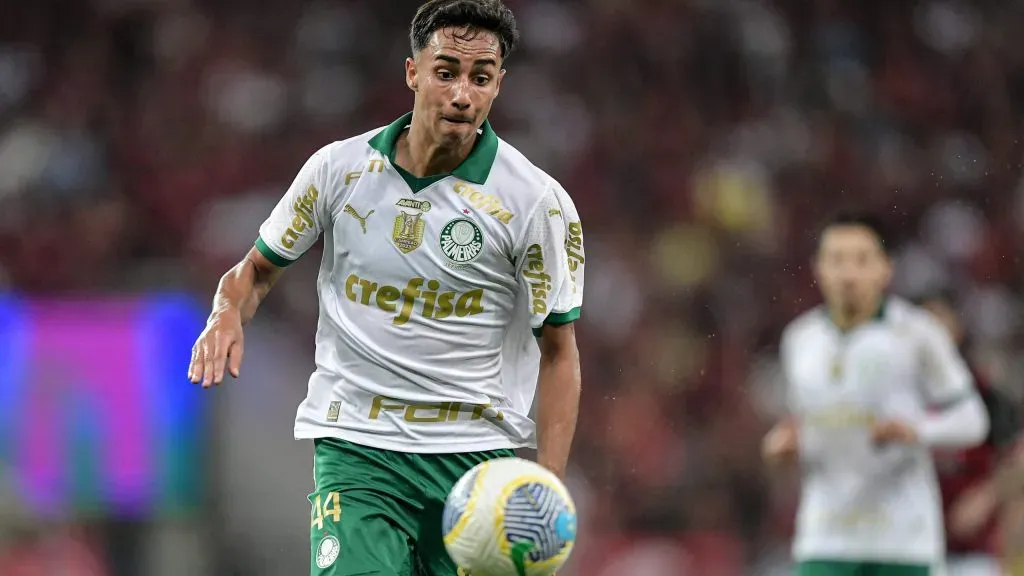 Só a venda de Vitor Reis já bate a meta do Palmeiras – Foto: Thiago Ribeiro/AGIF