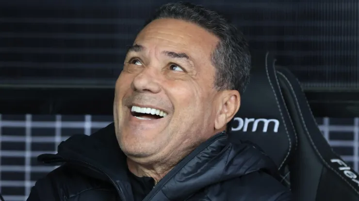 Vanderlei Luxemburgo, ex-treinador do Santos livre no mercado