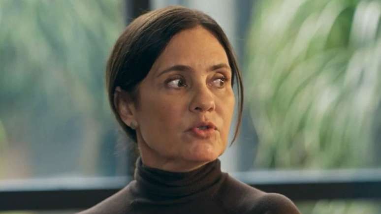 Adriana Esteves como Mércia em 