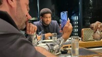 Corinthians: Memphis divulga foto de conversa com Pogba e diretor do clube