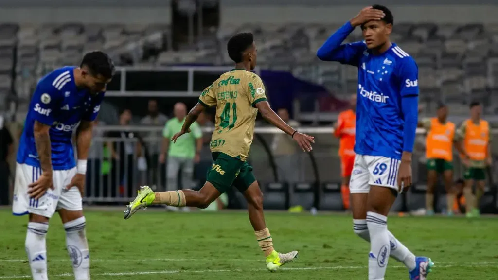 Estêvão marca golaço contra Cruzeiro