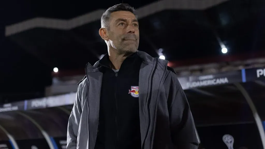 Pedro Caixinha durante partida. Foto: Diogo Reis/AGIF