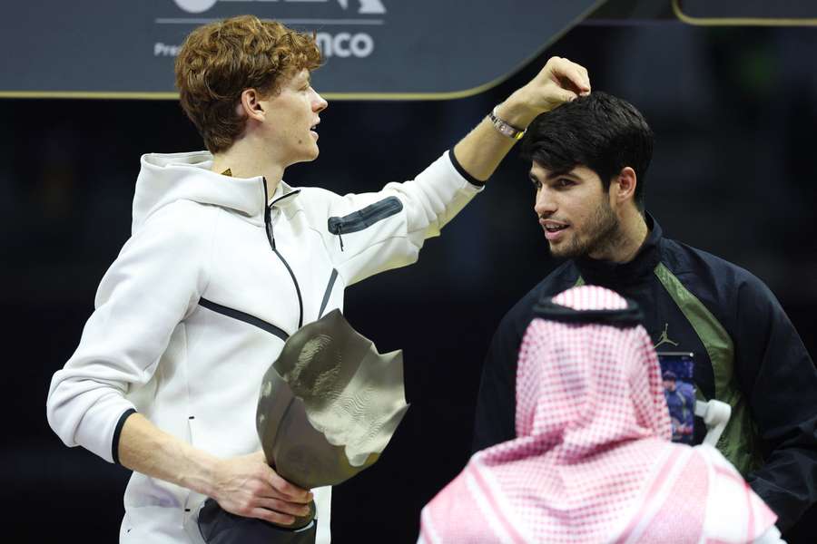 Sinner venceu Alcaraz na final do Six Kings Slam, na Arábia Saudita Sinner venceu Alcaraz na final do Six Kings Slam, na Arábia Saudita