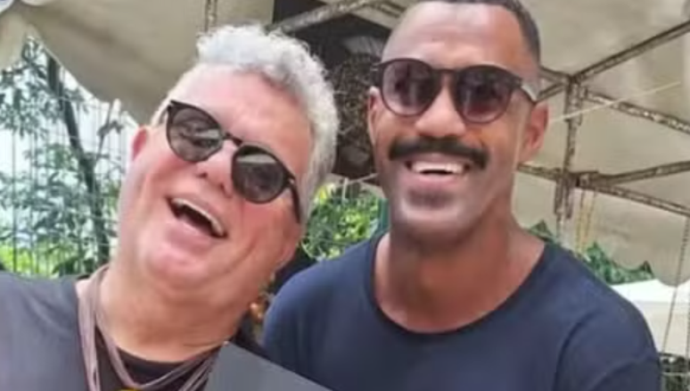 Milton Cunha também apareceu acompanhado na Feira Hippie de Ipanema