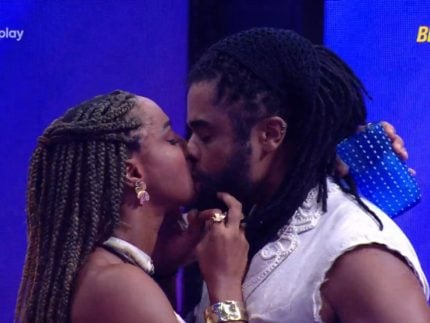 Muito beijo, choro e papo sobre jogo! Confira tudo que rolou após o "Show de Quarta" 3 3Bg4JRvQ tamanho portal