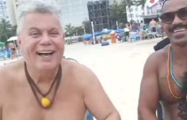 Milton Cunha aparece acompanhado em registro na Praia do Leme