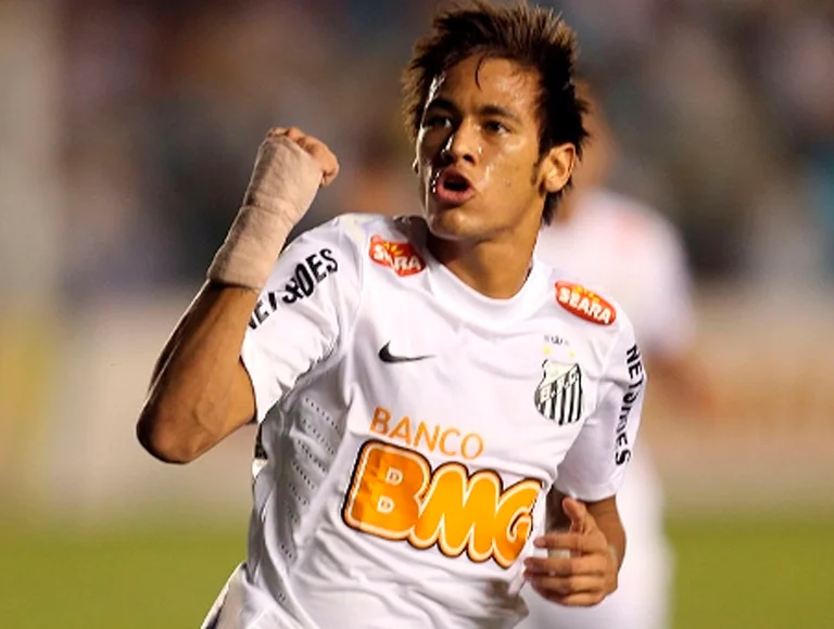 Neymar brilhou no Santos entre 2009 e 2013 (Reprodução)